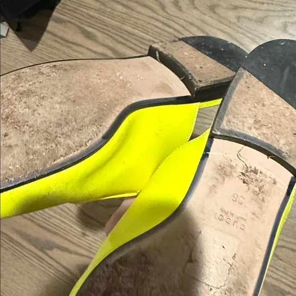 Gucci Women's Bright Yellow Mules with Gold Detail - Picture 6 of 6